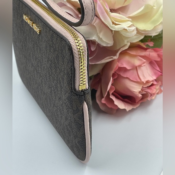 MICHAEL KORS Jet Set Travel Large Wristlet - Picture 9 of 16